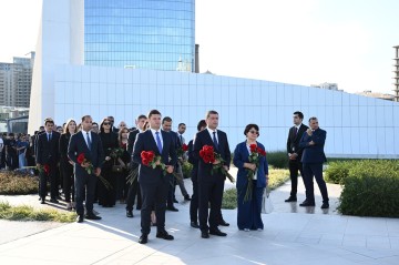 Media və Yayım Şurasının kollektivi Zəfər parkını ziyarət edib - Fotolar