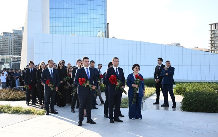 Media və Yayım Şurasının kollektivi Zəfər parkını ziyarət edib - Fotolar