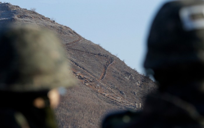 Qonşu ölkə ordusu sərhədi dəfələrlə pozdu - Seul necə qərar verəcək?