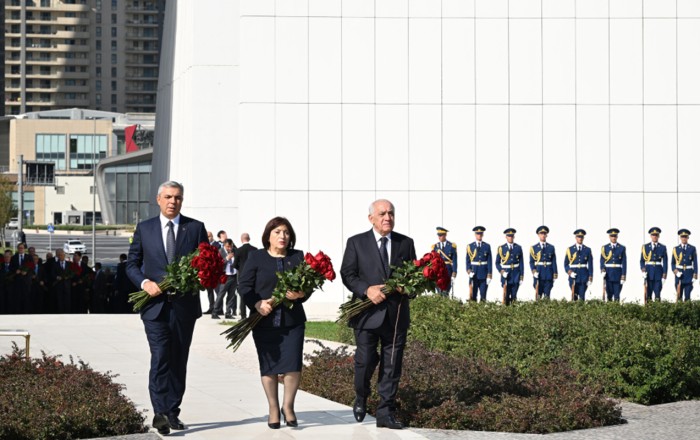Əli Əsədov, Sahibə Qafarova və Samir Nuriyev Zəfər parkında - Fotolar