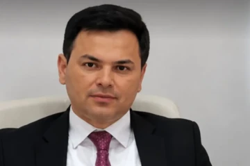 40 ilin həkimini işdən çıxarmışdı - Özü vəzifədən azad edildi - VİDEO