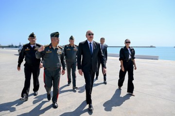 Prezident Hərbi Dəniz Qüvvələrində olub -
