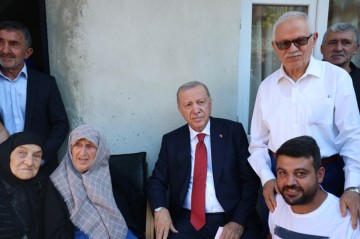 Anadan olduğu Rizəyə gedib qonşuları ilə görüşdü -