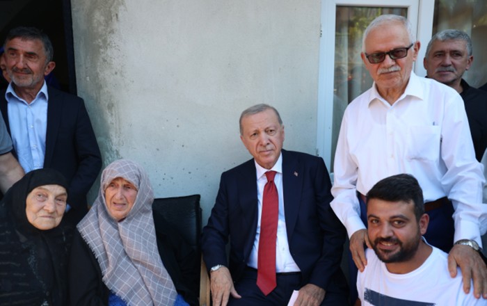 Anadan olduğu Rizəyə gedib qonşuları ilə görüşdü -
