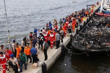 5 dead, 86 missing after ferry catches fire in Philippines