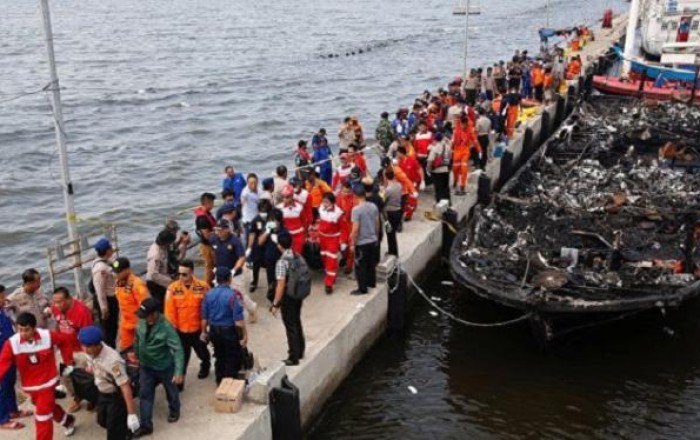 5 dead, 86 missing after ferry catches fire in Philippines