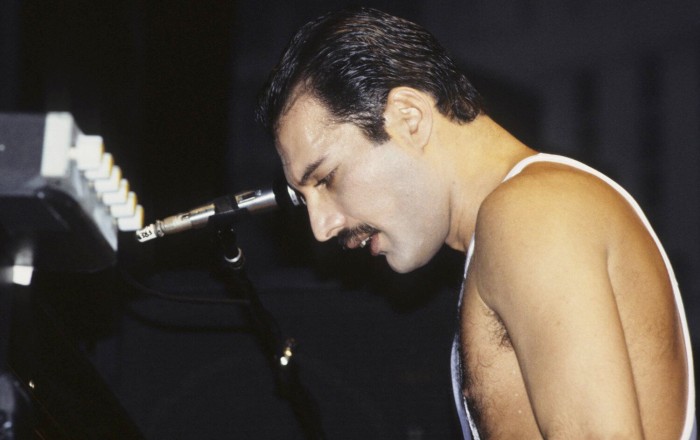 35 il saxlanılan sirr - Məşhur müğənnin külü hara səpilib?