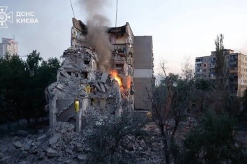 РФ ударила по бизнес-центру в Днепре: 3 погибших - Видео