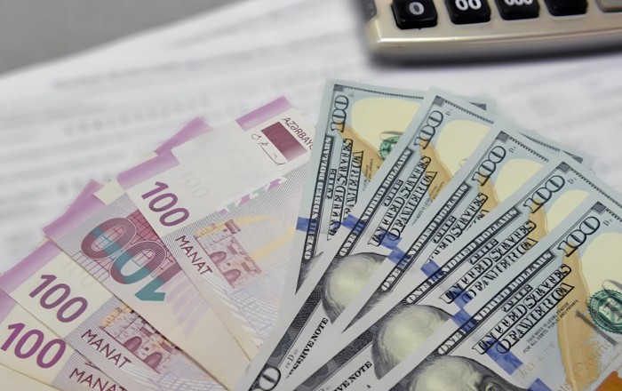 İki qonşu ölkədə dollar kəskin bahalaşdı –
