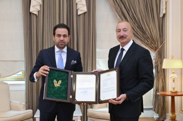 Həmin sertifikatı Prezidentə təqdim etdi - Fotolar