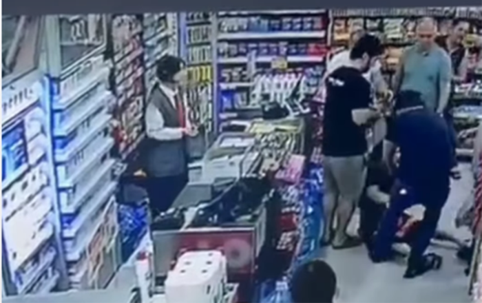 Arvadını hamının gözü qarşısında döymüşdü - Həbs edildi
