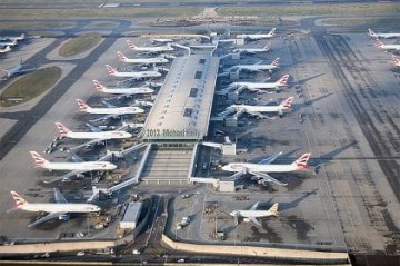 UK airports hit by major delays after control glitch