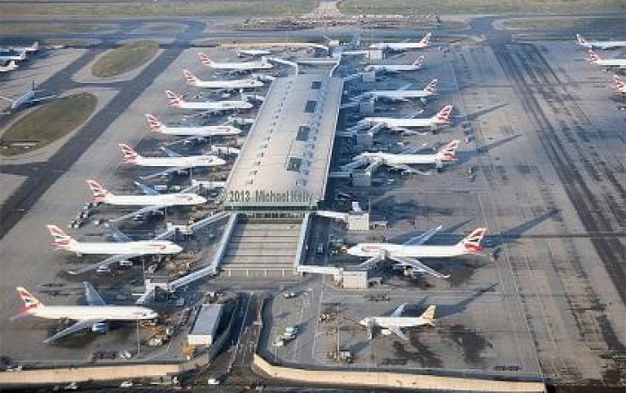 UK airports hit by major delays after control glitch
