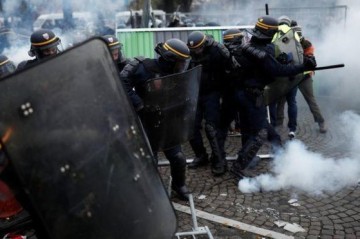 1,500 shops damaged, 1,800 arrested in France protests
