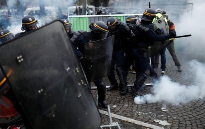 1,500 shops damaged, 1,800 arrested in France protests
