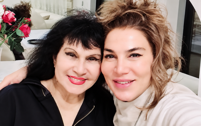 Sevil Nuriyeva Zeynəb Xanlarova ilə fotosu paylaşdı