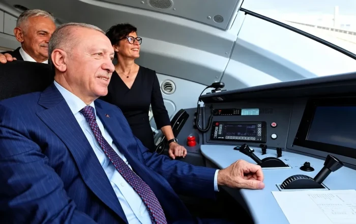 Erdoğan yeni sürətli qatarın sükanı arxasında -