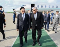 Laos President arrives in Azerbaijan on official visit - Photo