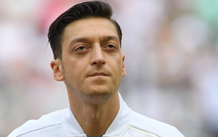 Məsut Özil ruslarla bağlı FİFA-ya müraciət etdi