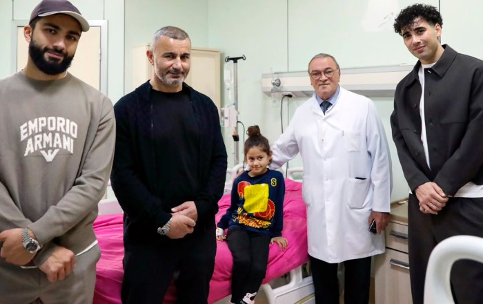 Qurban Qurbanov və “Qarabağ” futbolçuları uşaq klinikasını ziyarət etdilər -