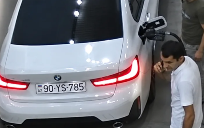 Özünü polis kimi təqdim edən şəxs tutuldu - Əlindəki oyuncaq silah imiş - Video