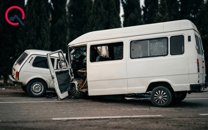 Ağcabədidə “Niva” mikroavtobusla toqquşdu -
