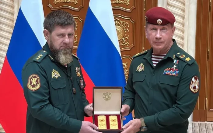 Кадыров получил высшее в России воинское звание, золотые погоны и краповый берет - Фото/Видео