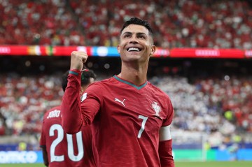 Ronaldo Himalay dağlarından gətirilmiş su içirmiş -