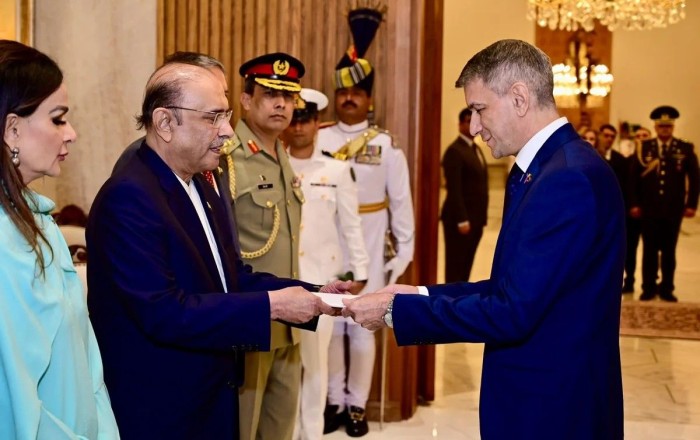 Azərbaycanın yeni səfiri etimadnaməsini Pakistan prezidentinə təqdim etdi -