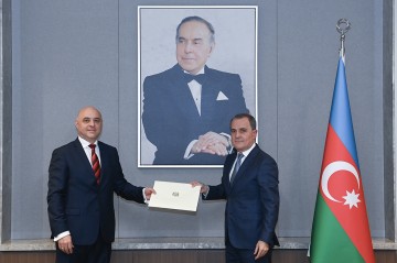 Gürcüstanın yeni səfiri etimadnaməsinin surətini Bayramova təqdim etdi