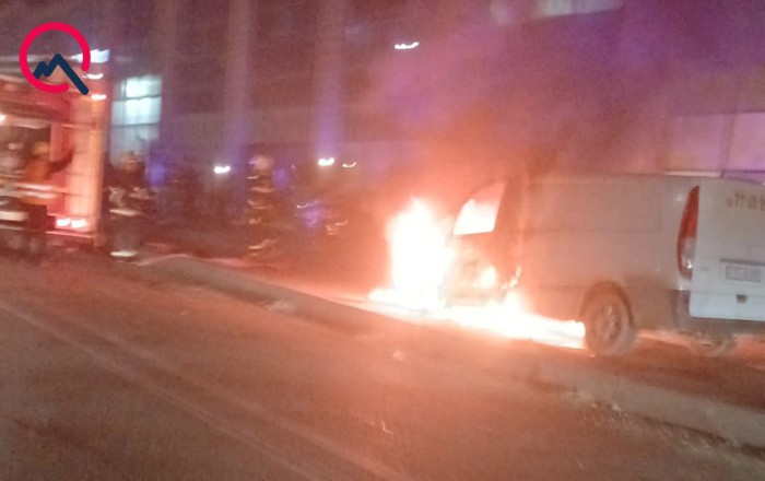 Bakı-Sumqayıt yolunda “Ford” yanır - Foto