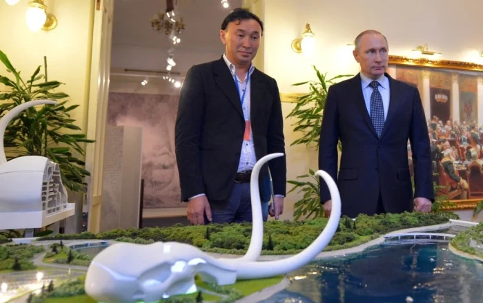 Putindən məşhur heykəltəraşa irad: "Əslində hər şeyi Tanrı yaradıb!"