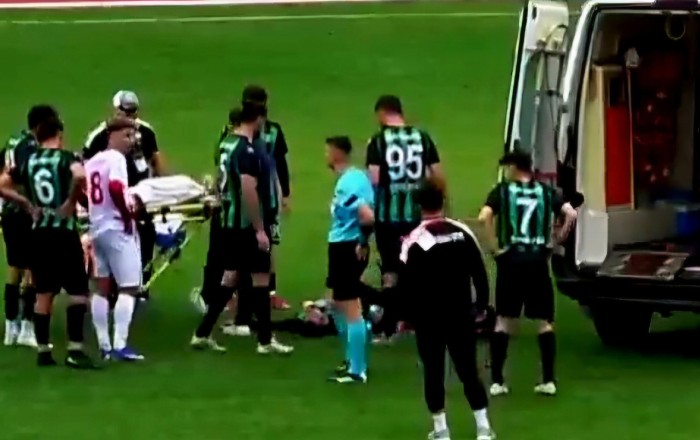 35 yaşlı futbolçu oyun zamanı infarkt keçirdi