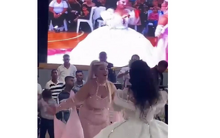 Türkiyədə gəlinlə anası Aysunun mahnısına rəqs edib ağladı - (Video)