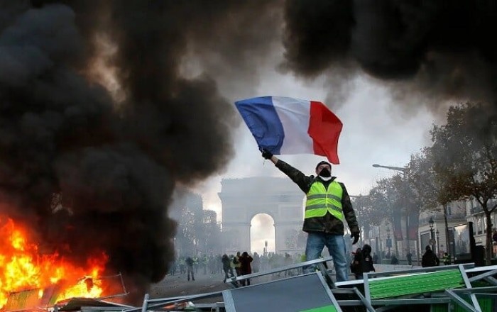 Clashes erupt between police and protesters in Lyon