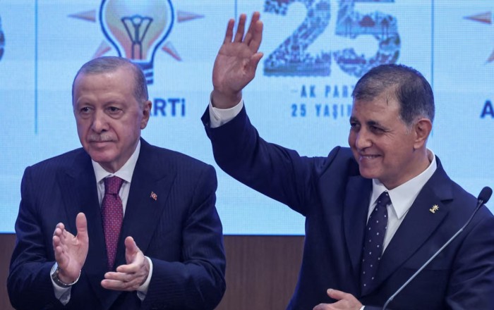 CHP-dən istefa vermişdi, AKP-yə qoşuldu