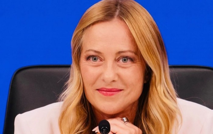 Meloni deepfake təhlükəsinə qarşı 4 saniyəlik səsini qeydiyyatdan keçirdi