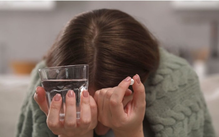 Həkimdən icazəsiz antidepressant qəbul edənlərə