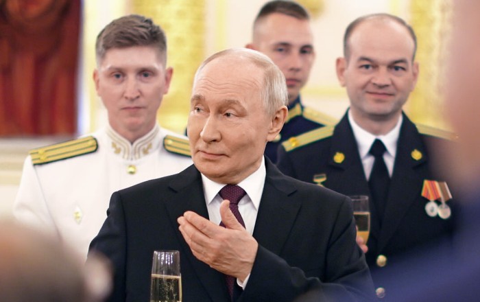 Putin onları təriflədi: "Lazımi məlumatları vaxtında təqdim edirlər!"