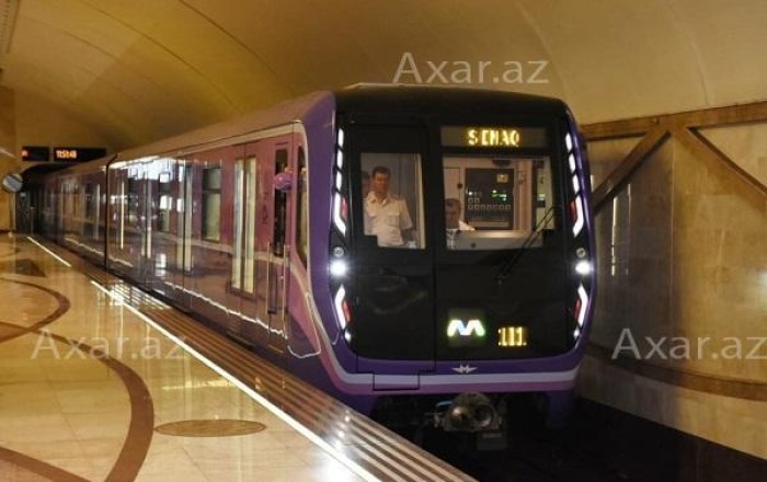 В метро Баку умер мужчина