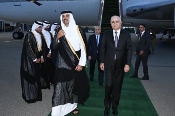 Amir of Qatar arrives in Azerbaijan