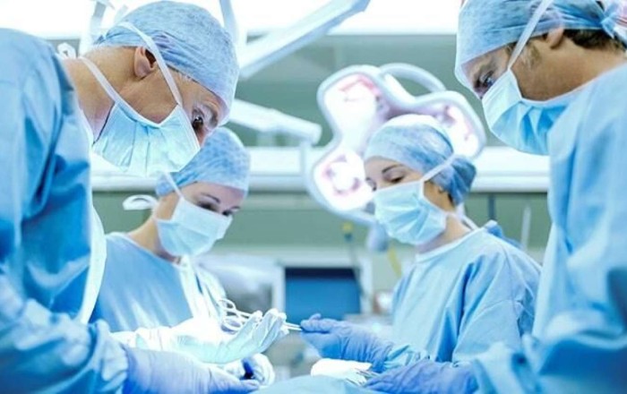 Qanunsuz plastik əməliyyat edən iki həkim cəzalandırıldı