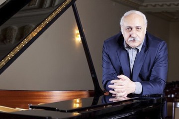 “Bunun tərəfdarıyam, özüm də zamanında məktəbli paltarında gedərdim”