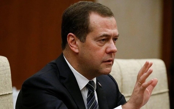 Medvedyev Trampı lağa qoydu: “Məni öldürməyən, məni gücləndirir”