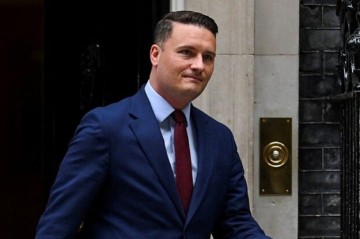 UK backs Zelensky, calls for tougher Russia sanctions