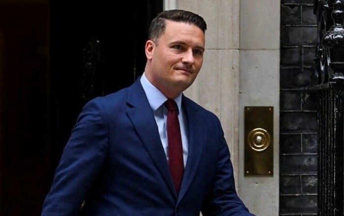 UK backs Zelensky, calls for tougher Russia sanctions