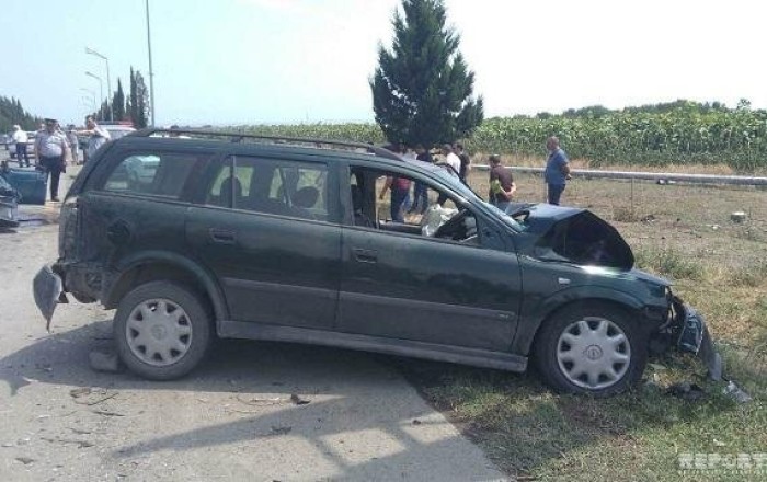 Qaxda 18 yaşlı oğlan qəza törətdi: Bir nəfər öldü, dörd nəfər yaralandı -