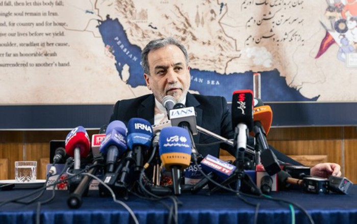 Xameneidən icazəsiz ABŞ nümayəndələri ilə danışıqlar aparmaqda ittiham olunur