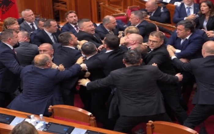 Physical clashes erupt between Albanian lawmakers - Video