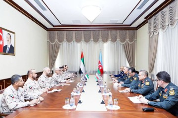 Azərbaycan və BƏƏ arasında hərbi əməkdaşlıq müzakirə olundu